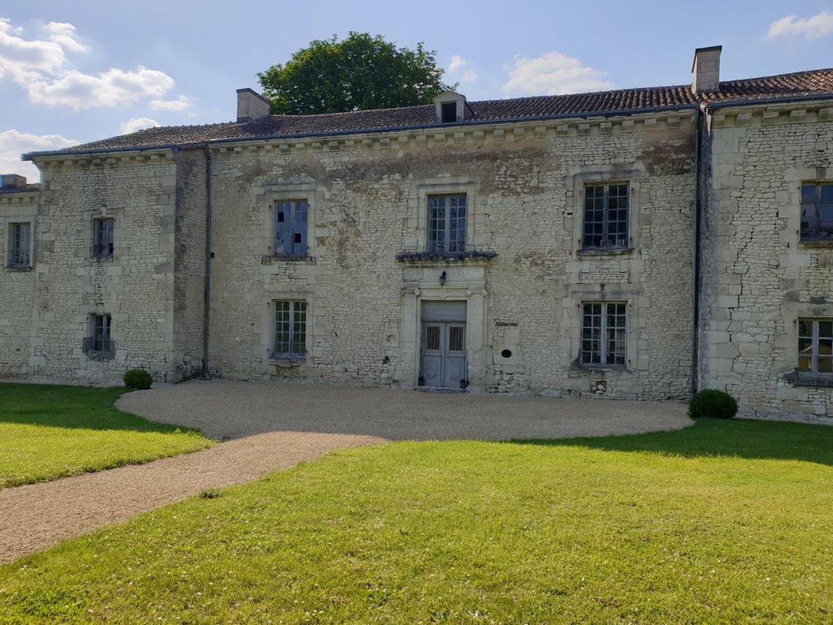 Domaine De Bourgville Monts-sur-Guesnes Ngoại thất bức ảnh